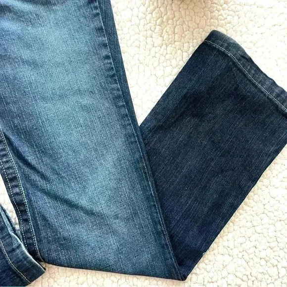 Calvin Klein Modern Flare Midrise Faded Stretch Embroidered Jeans Size 6 - Picture 9 of 15